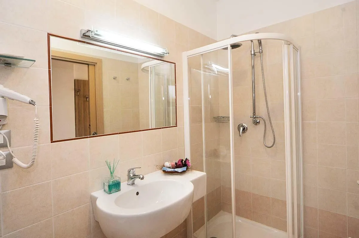 Hotel Riva Dei Cavalleggeri Marina Di Bibbona 3*,