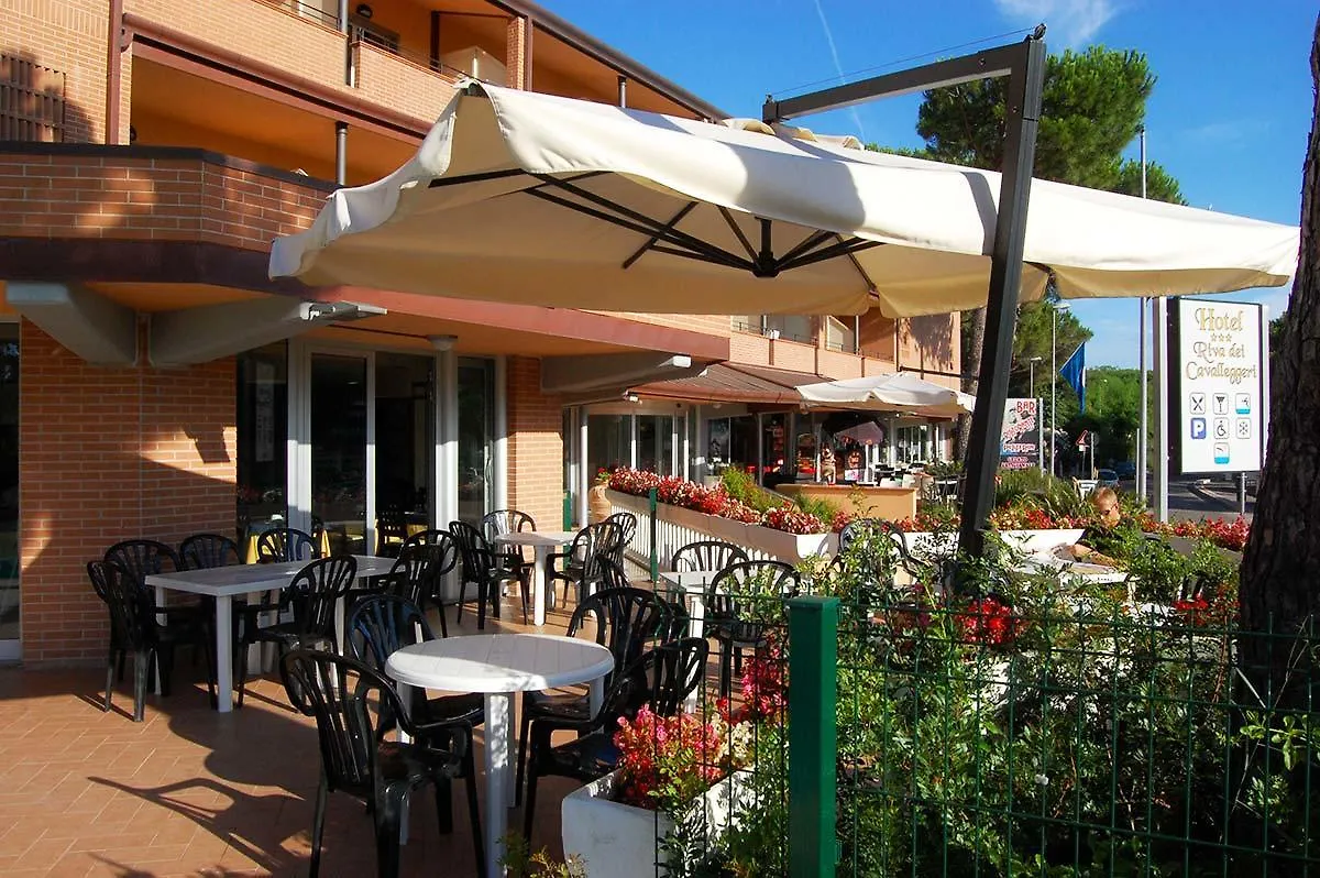 Hotel Riva Dei Cavalleggeri Marina Di Bibbona 3*,